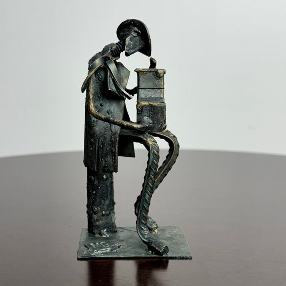 J829 - Vintage M. Grum Brass Figure Playing An Accordian - Picture 2 of 16